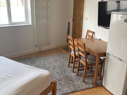 Studio Flat, Norbury, SW16