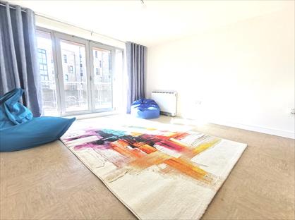 2 Bed Flat, Kelvin Gate, RG12