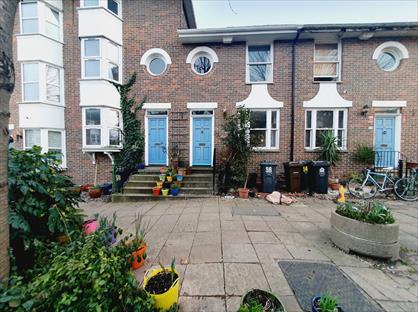 4 Bed Terraced House, Watermint Quay, N16