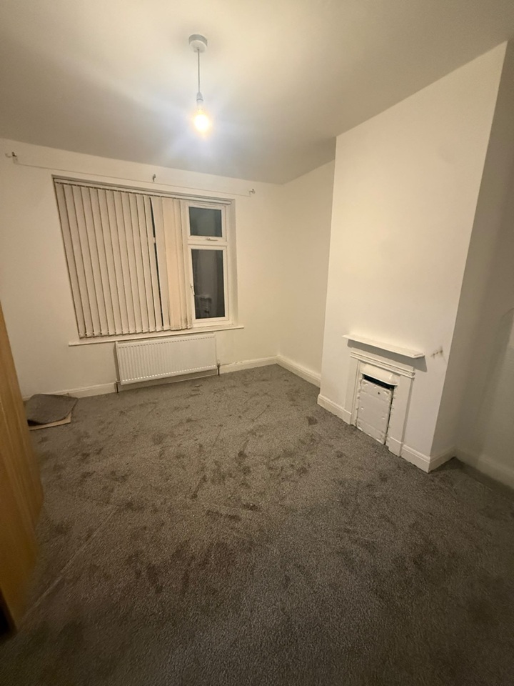 3 Bed Semi-Detached House, Moss Bank, M8