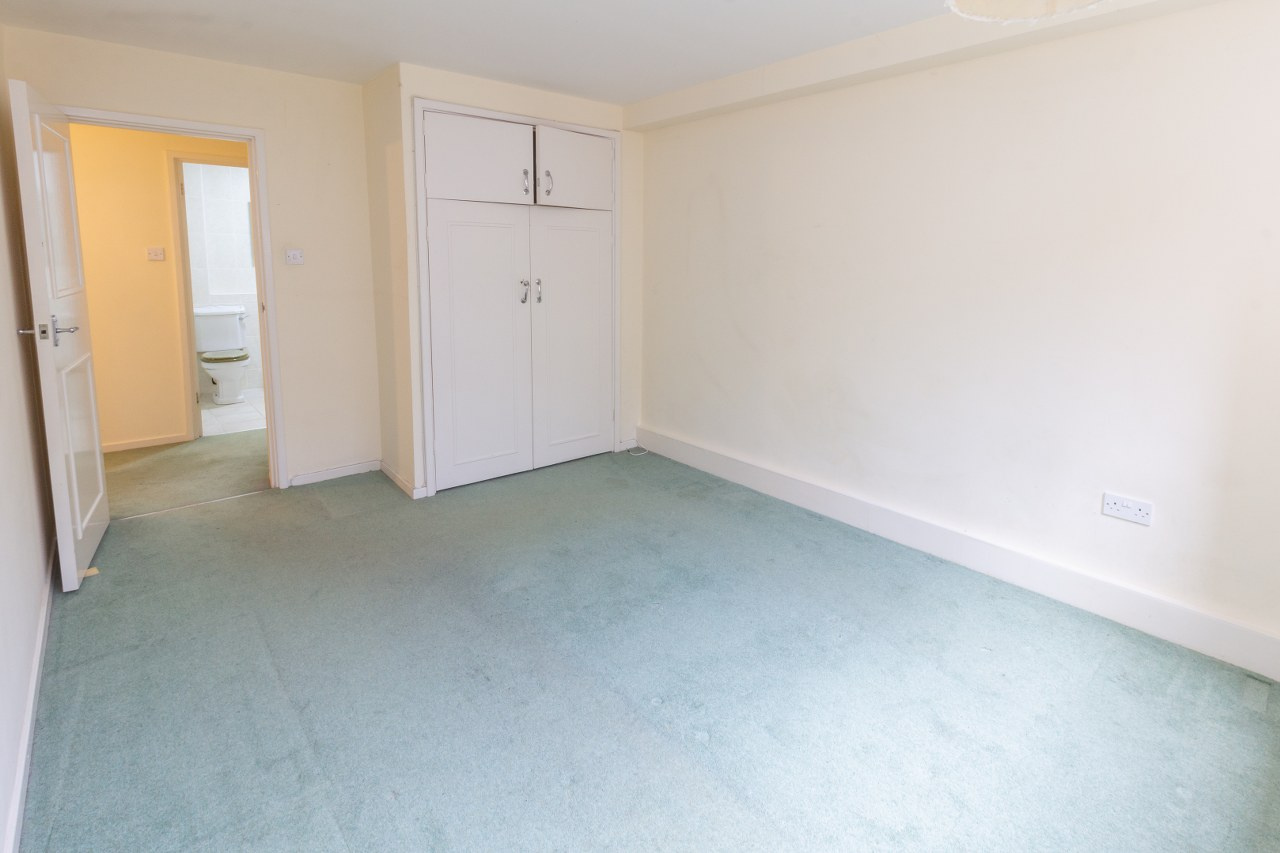 Beckenham 3 Bed Flat, Stonehaven, BR3 To Rent Now for £2,045.00 p/m