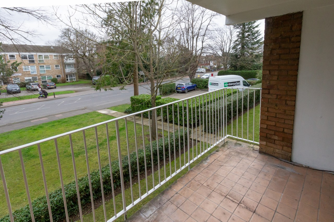Beckenham 3 Bed Flat, Stonehaven, BR3 To Rent Now for £2,045.00 p/m