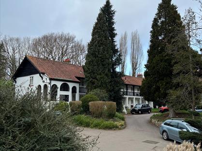 2 Bed Flat, Drummond Gardens, KT19