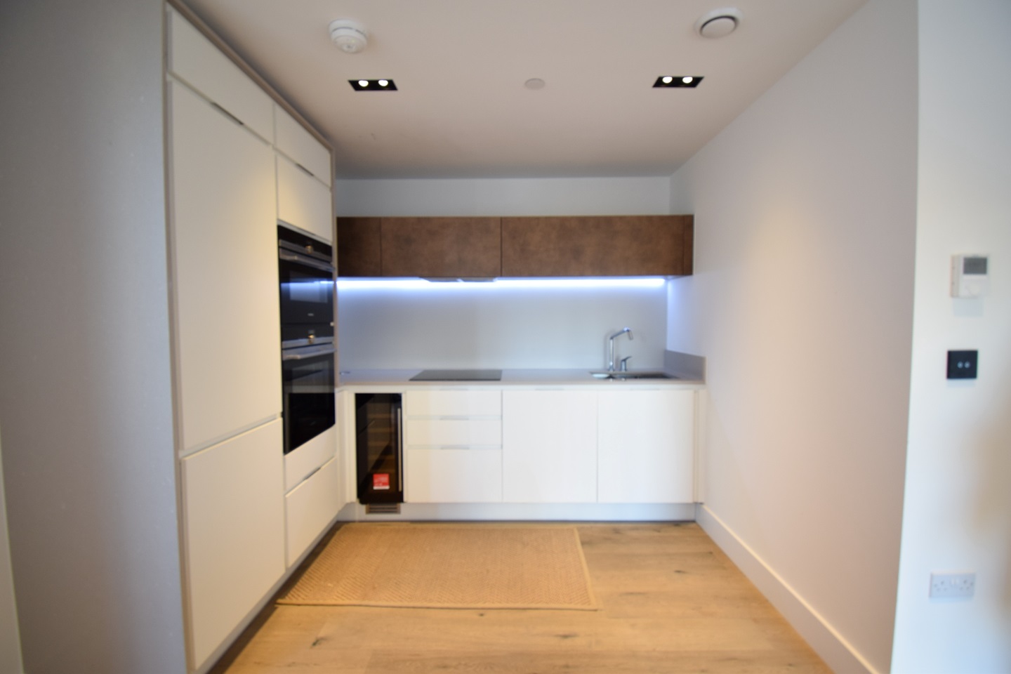 1 Bed Flat, Exchange Gardens, SW8 photo 2