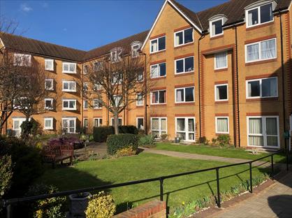 1 Bed Flat, Cassio Road, WD18