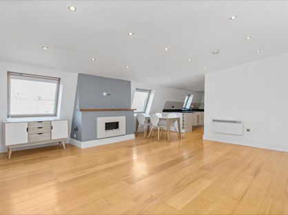 2 Bed Flat, Hazeltree Lodge, N13