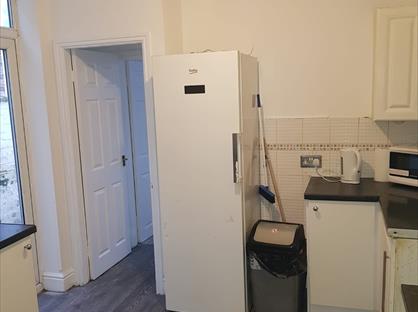 Room in a Shared House, Glamis Road, L13