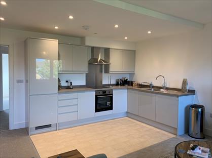 2 Bed Flat, Guildford Road, GU19