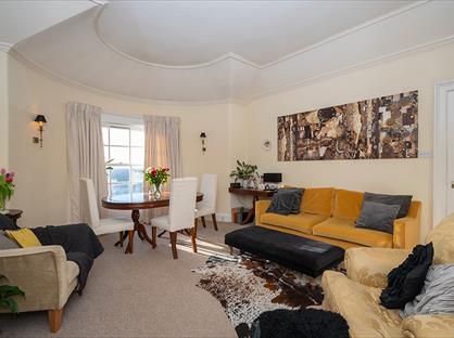 2 Bed Flat, Bank Street, PH7