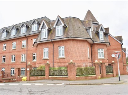 2 Bed Flat, Royal Swan Quarter, KT22