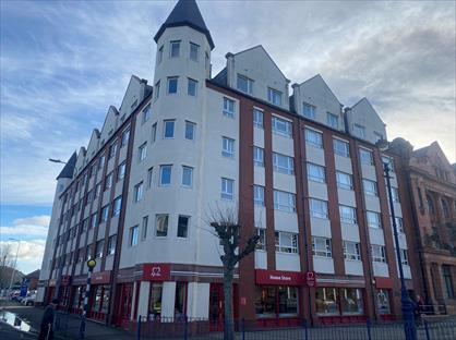 2 Bed Flat, Marlborough Place, LL30