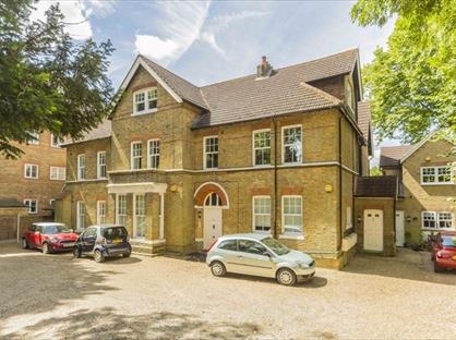 2 Bed Flat, Court Road, SE9