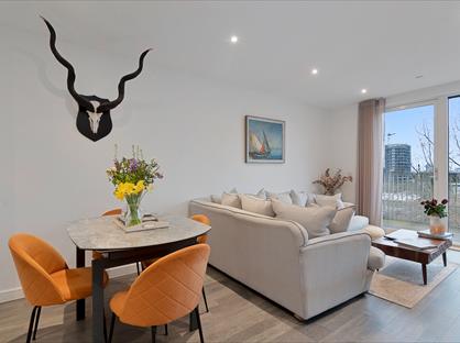 2 Bed Flat, Corbet Gardens, W3