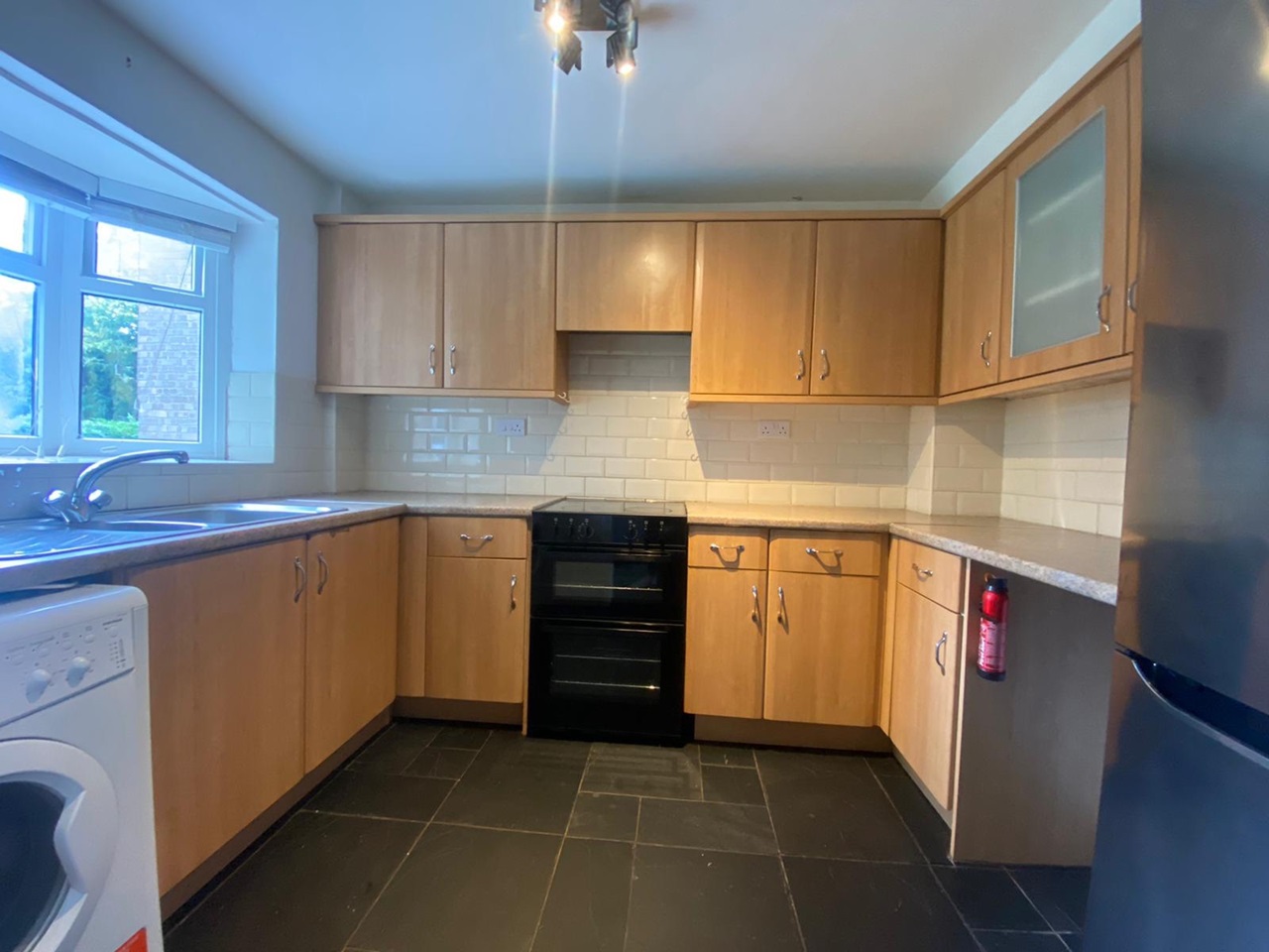 Middleton Cheney 3 Bed SemiDetached House, Peacocks Close, OX17 To