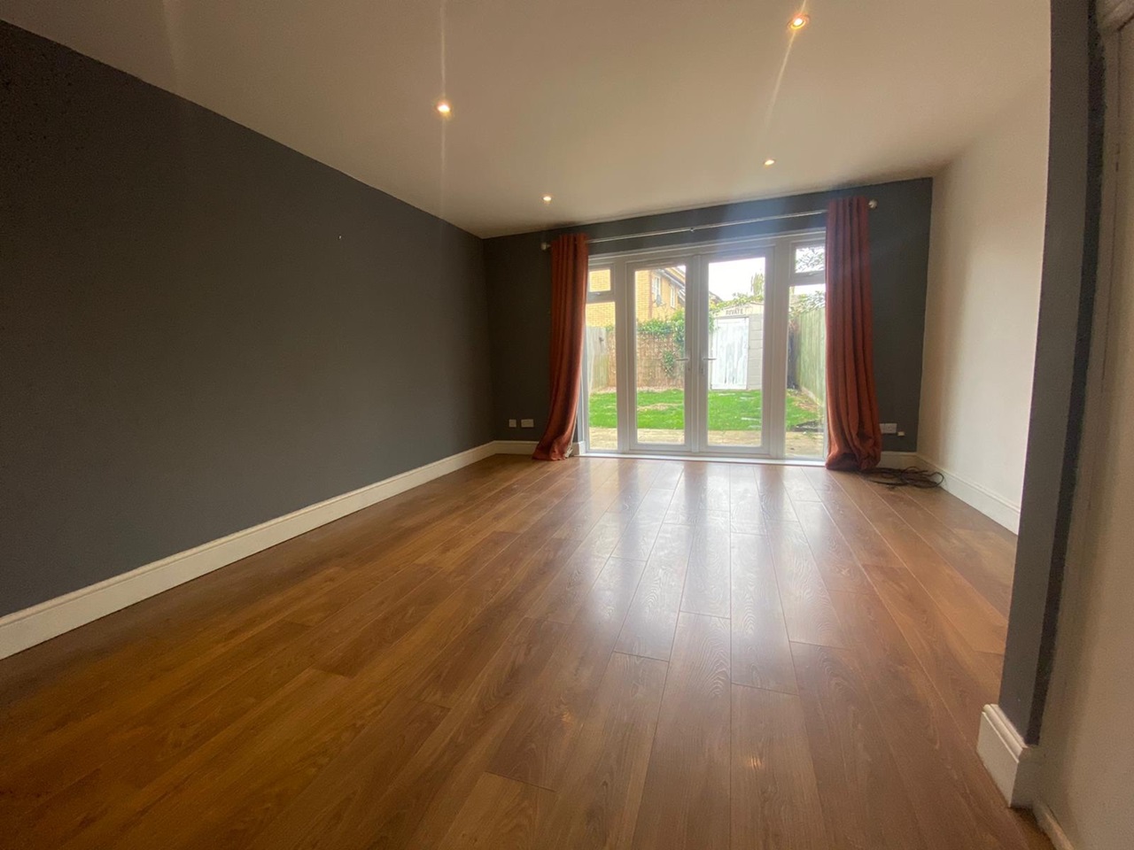 Middleton Cheney 3 Bed SemiDetached House, Peacocks Close, OX17 To