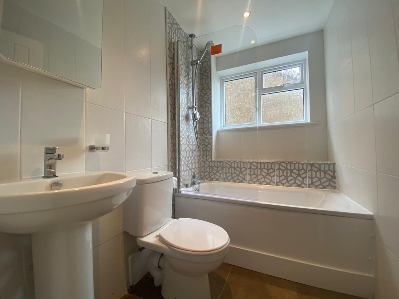 Middleton Cheney 3 Bed SemiDetached House, Peacocks Close, OX17 To