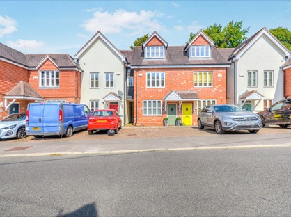 4 Bed Terraced House, Copse Road, GU27