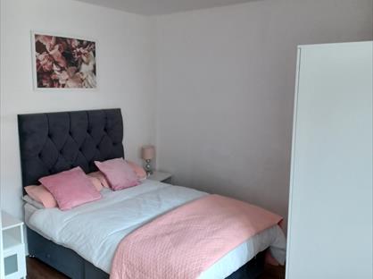 Studio Flat, Tontine Street, ST1