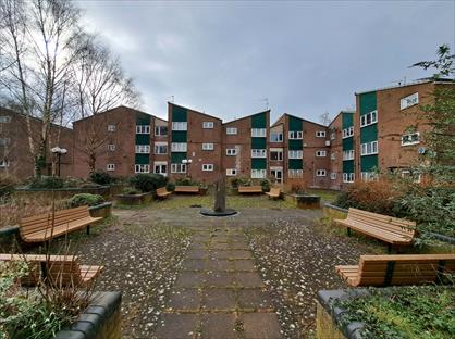 1 Bed Flat, Castle Court, SY13