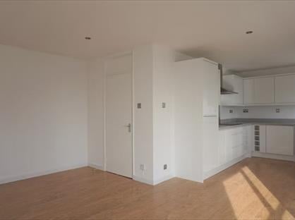 2 Bed Flat, Bath Road, RG30