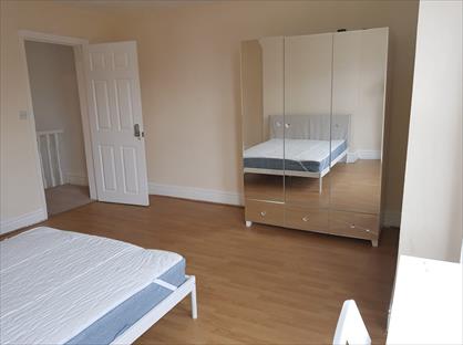 Room in a Shared House, Glamis Road, L13