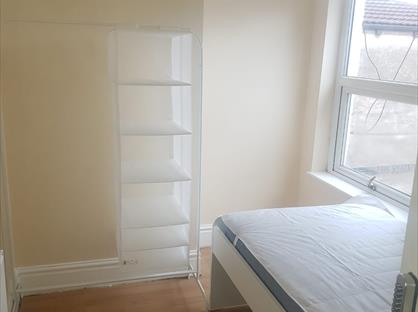 Room in a Shared House, Glamis Road, L13