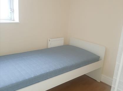 Room in a Shared House, Glamis Road, L13