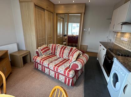 Studio Flat, Carlin Gate, FY2
