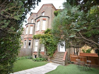 2 Bed Flat, Ridgway, SW19