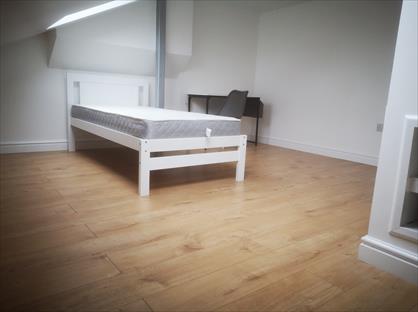 Room in a Shared House, Melford Road, E17