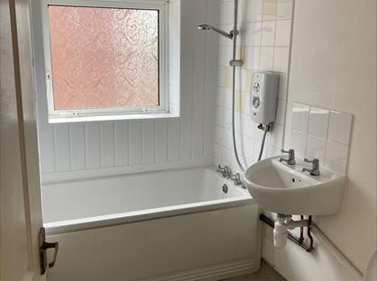 3 Bed Semi-Detached House, Hethersett Walk, ST2