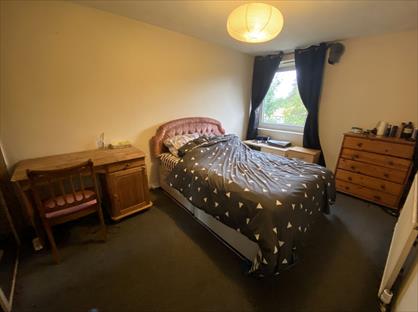 Room in a Shared House, Kingslee Court, SM2