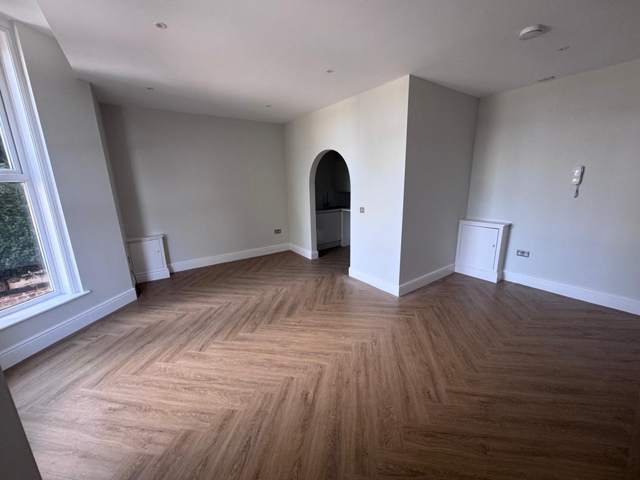 2 Bed Flat, Oxton, CH43 photo 2