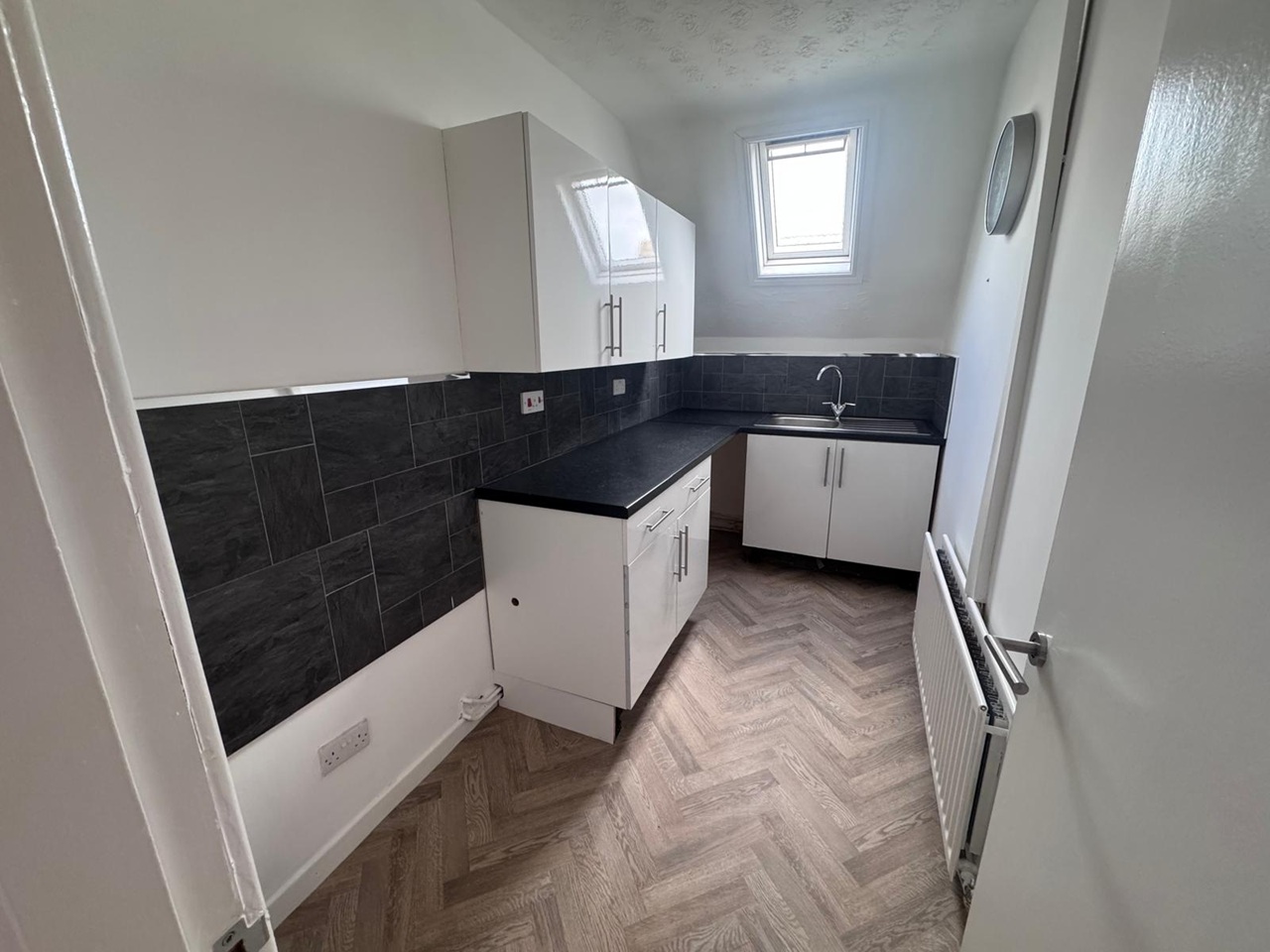 1 Bed Flat, New Ferry, CH62 photo 3