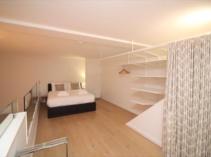 1 Bed Flat, Mcdonald Road, EH7