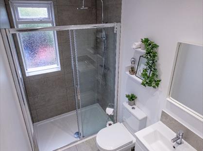 Room in a Shared House, Cemetery Road, S70