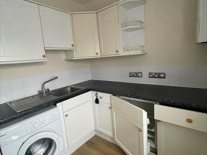 Studio Flat, Hayle Road, ME15