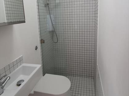 Studio Flat, Suffolk House, KT13