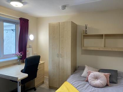 Studio Flat, Deiniol Road, LL57