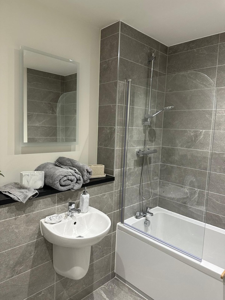 2 Bed Flat, Bevington Bush, L3 photo 5