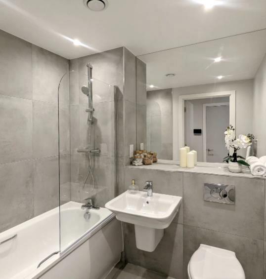 2 Bed Flat, Block B, M5 photo 2