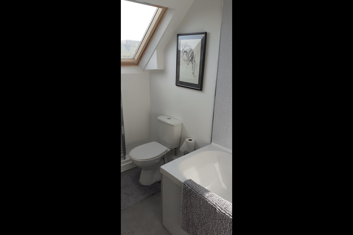 2 Bed Flat, Harehills Avenue, LS7 photo 2
