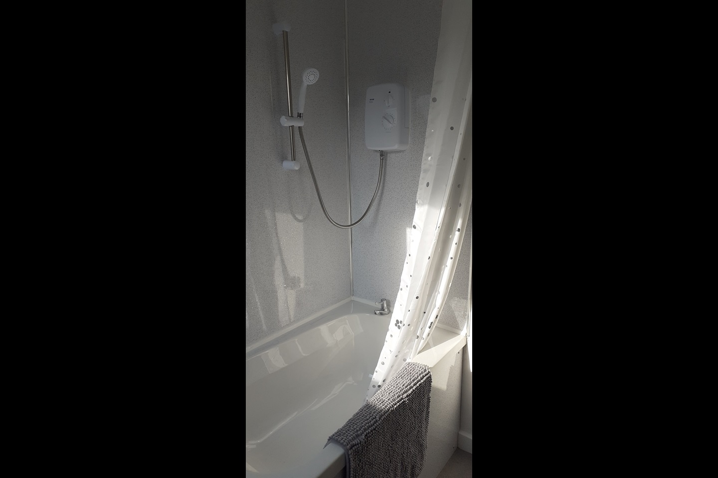 2 Bed Flat, Harehills Avenue, LS7 photo 4