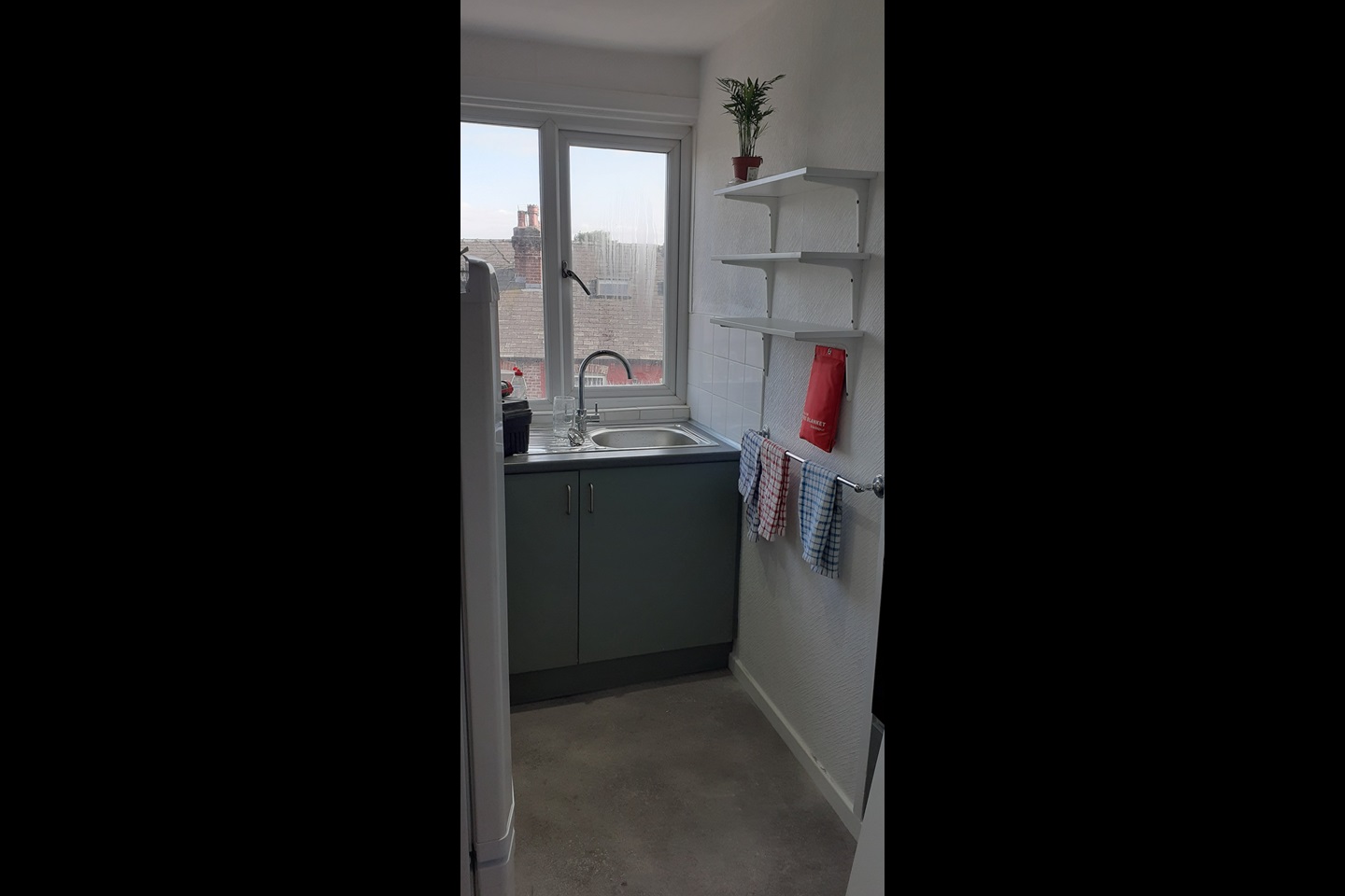 2 Bed Flat, Harehills Avenue, LS7 photo 5