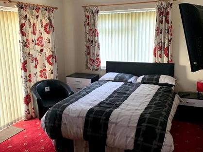 4 Bed Semi-Detached House, Underwood Avenue, GU12