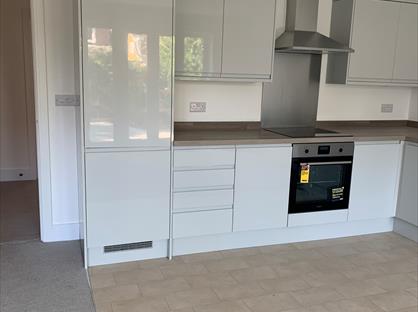 2 Bed Flat, Guildford Road, GU19