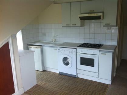 1 Bed Flat, Station Road, RH1