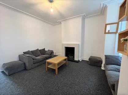 4 Bed Terraced House, Low Lane, LS18