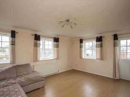 2 Bed Flat, Kings Gate, GU21