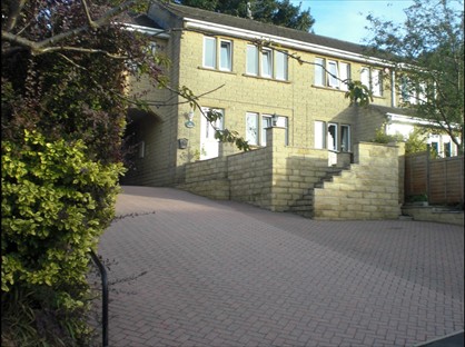 4 Bed Semi-Detached House, Ingdale Drive, HD9